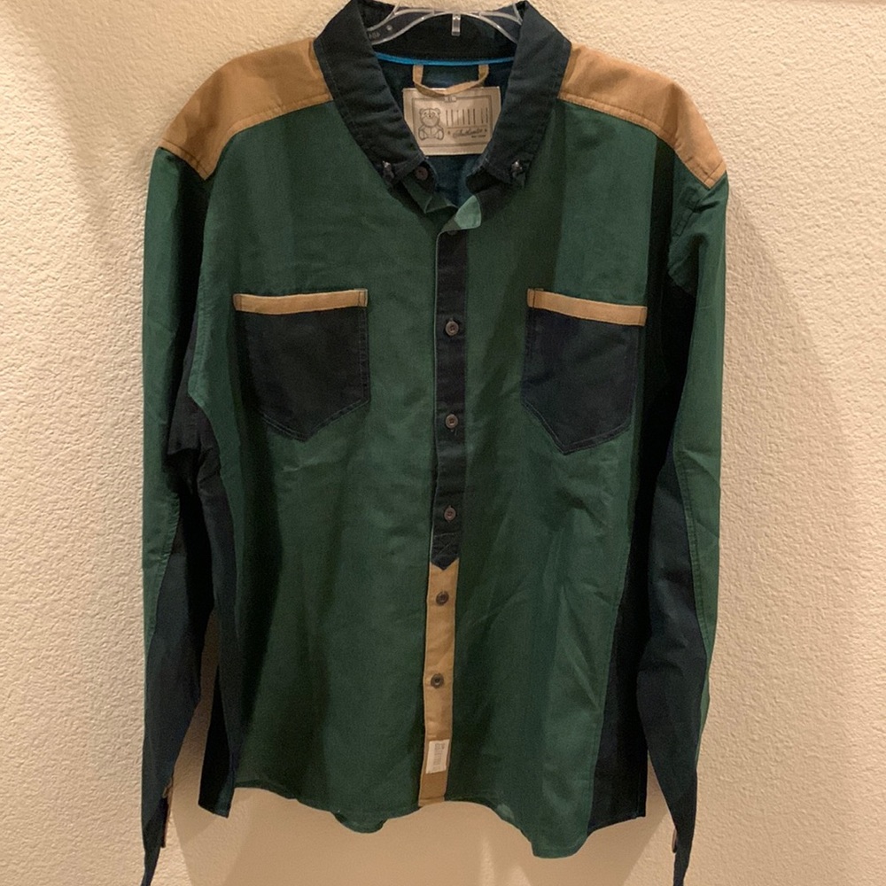 Men’s Entree LS Lifestyle Long Sleeve Button Down Shirt